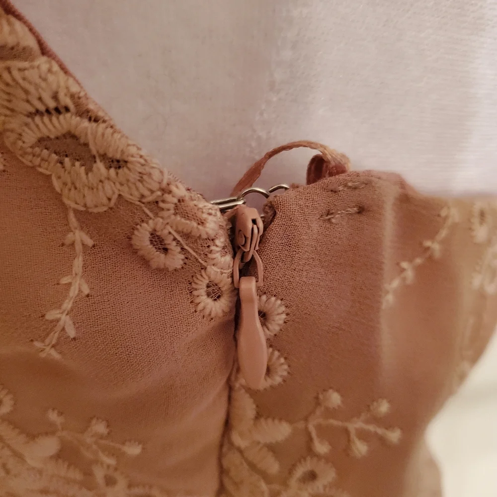 Cute tan romper - Picture 7 of 8
